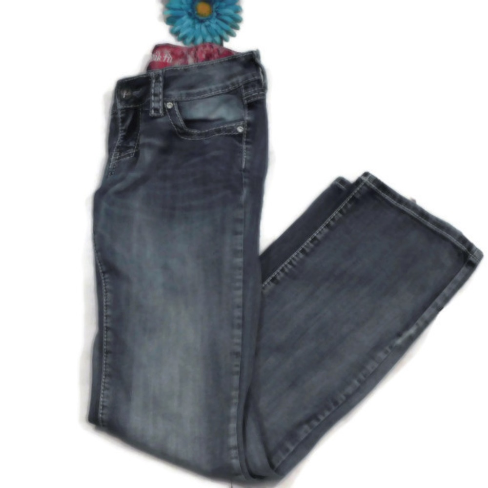 Adikto Woman's Distressed Pearl Pocket Str…
